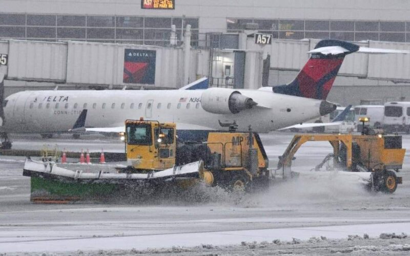 Grande tempestade de neve prejudica voos por todo os Estados Unidos