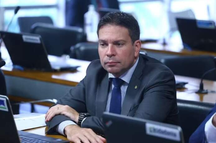Membro do partido de Bolsonaro afirma que deputado federal Alexandre Ramagem renunciaria caso obtivesse asilo nos EUA
