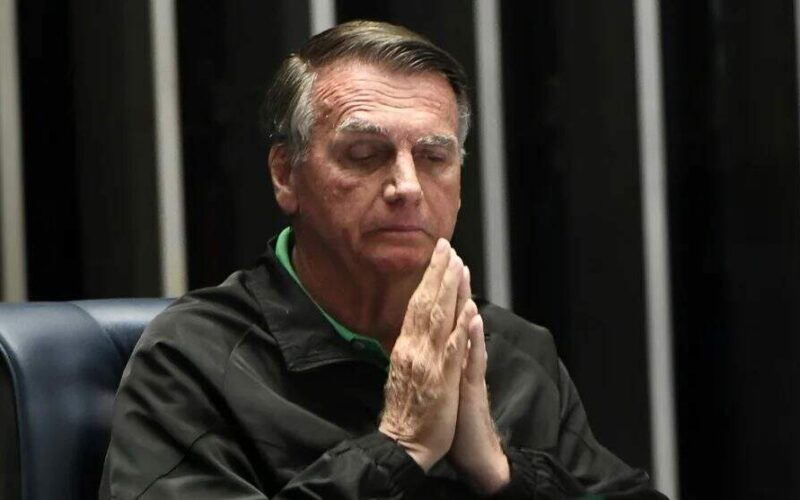 Mais da metade dos entrevistados apoiam a prisão de Bolsonaro, segundo pesquisa do Datafolha.