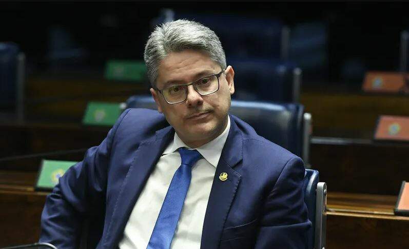 Senador propõe CPI para averiguar contrato do Banco Master com a esposa de Alexandre de Moraes