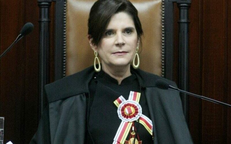 “A presidente do Superior Tribunal Militar destaca a importância do Supremo Tribunal Federal dar o exemplo na elaboração do código de ética para ministros”