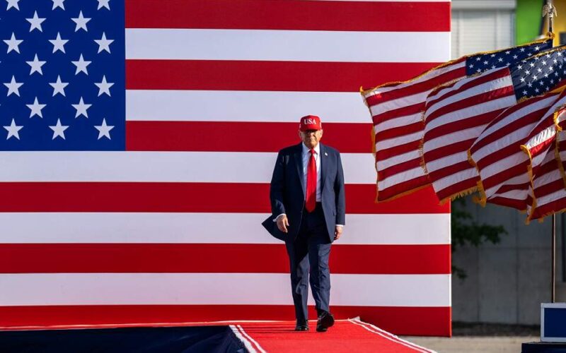 Trump se autopromove ao batizar nova classe de navios de guerra em sua homenagem