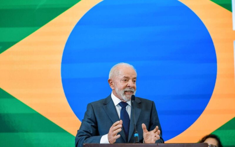 Lula concede perdão de Natal e exclui condenados por crimes contra a ordem democrática