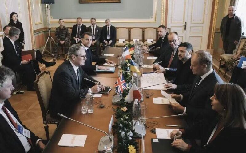 Cúpula europeia com presidente Zelensky para debater planos de paz na Ucrânia com os EUA
