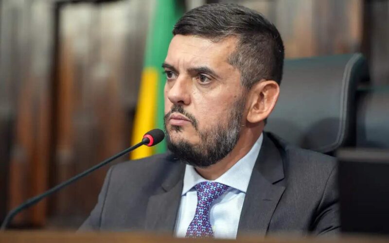 Deputados do Rio de Janeiro revogam ordem de prisão do presidente da Alerj, Rodrigo Bacellar