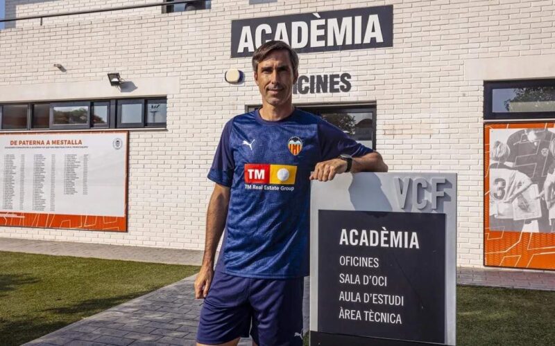 Tragédia na Indonésia: Técnico de futebol e três crianças falecem em acidente de embarcação.