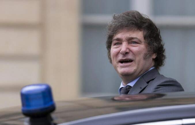 Javier Milei, presidente argentino, se recusa a dialogar com Lula sobre Venezuela e demonstra apoio aos Bolsonaro nas eleições.