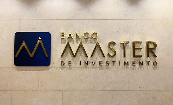 Investidores do Master sofrem prejuízos com a falta de pagamento do Fundo Garantidor de Créditos, enquanto dinheiro fica parado após liquidação do banco.