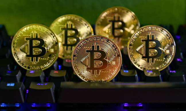 Bitcoin desafia tendência de valorização e encerra 2025 com queda de 8,11%