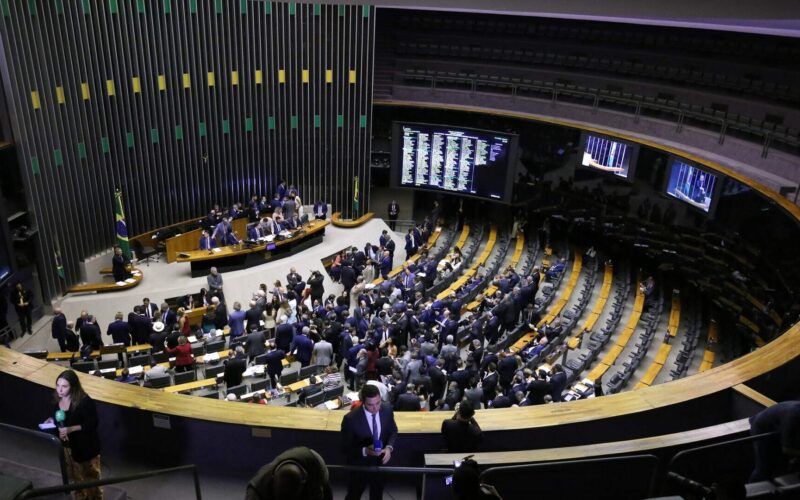 Oportunidade: Câmara dos Deputados oferece salários de até R$ 30 mil em concurso público.
