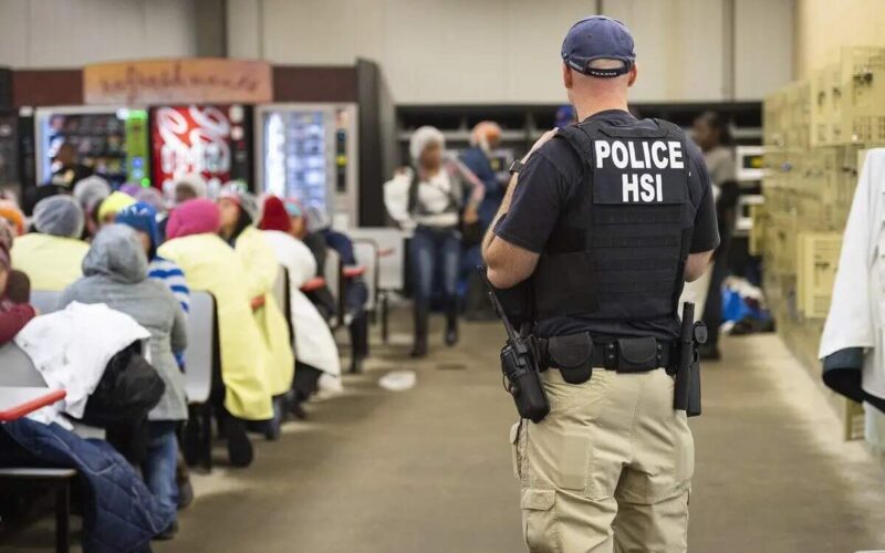 Governo Trump revoga mais de 100 mil vistos, conforme Departamento de Estado