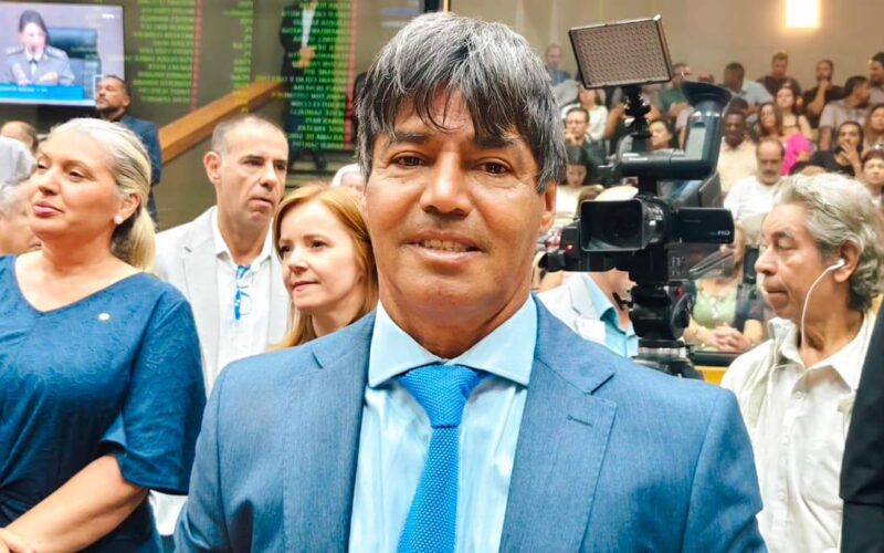 Vereador Tovi toma posse imediata e entra em licença temporária