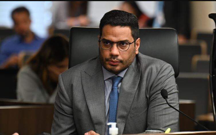 Pai e Ministro do TCU direcionam verbas para construção de casas em Roraima, mas apenas uma é concluída