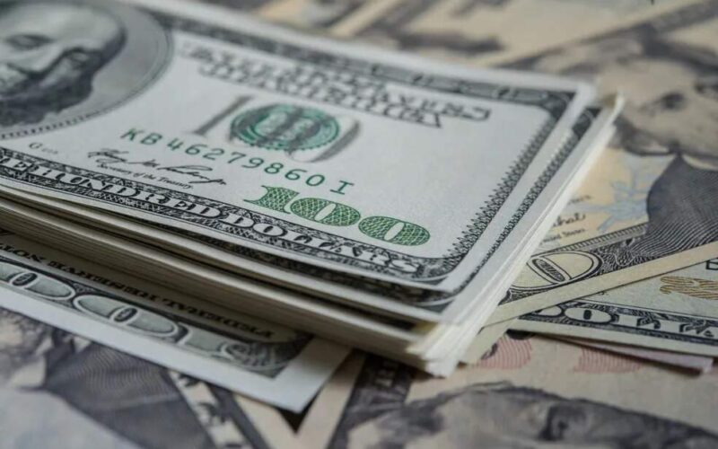 Valor do dólar diminui, fechando em R$ 5,40, enquanto a Bolsa brasileira apresenta alta