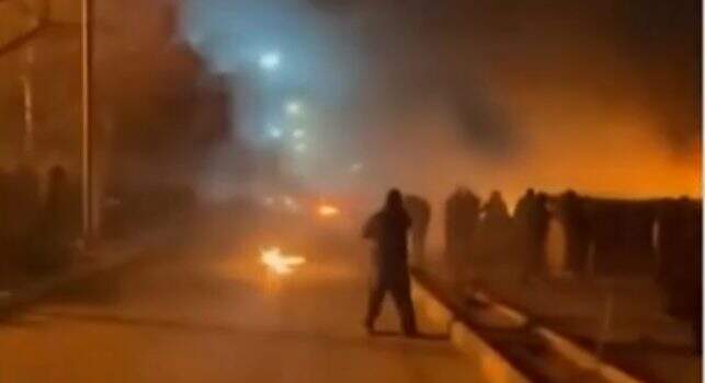Protestos no Irã se intensificam com ameaça de intervenção de Trump, diz governo iraniano
