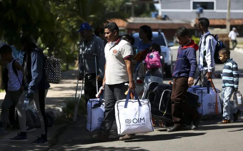 Forças Armadas aumentam monitoramento de indivíduos e veículos na divisa com a Venezuela.