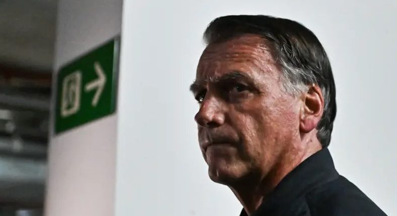 Decisão de Alexandre de Moraes permite médico privado de Bolsonaro acompanhar equipe médica da PF