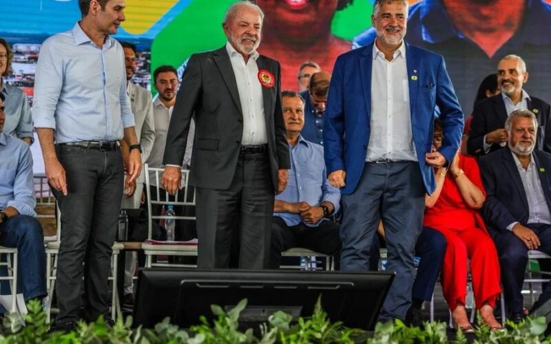 Lula critica Bolsonaro por disseminar apostas em domicílio ao povo brasileiro