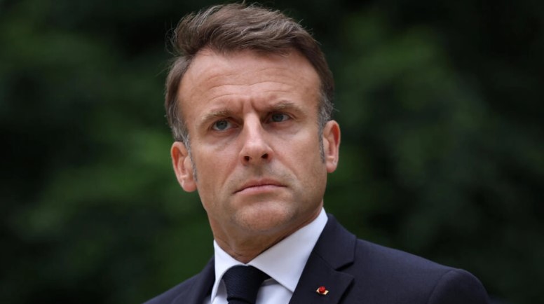 Macron defende restrição de idade para uso de redes sociais na França.