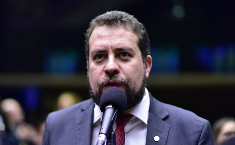 Boulos denuncia prática de taxas abusivas em aplicativos de transporte