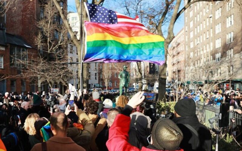 Parque nos EUA celebra diversidade ao hastear bandeira LGBTQIA+ contra ordem de Trump