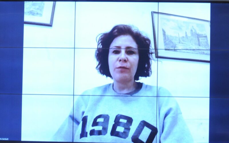 Pedido da defesa de Carla Zambelli solicita alteração de instância judicial na Itália
