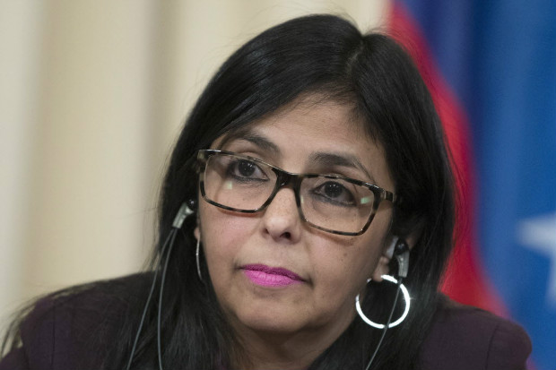 Líder temporária da Venezuela denuncia ameaças de morte após prisão de Maduro