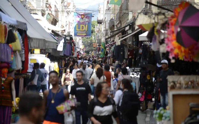Estudo aponta que brasileiros têm menor carga horária de trabalho em comparação à média global