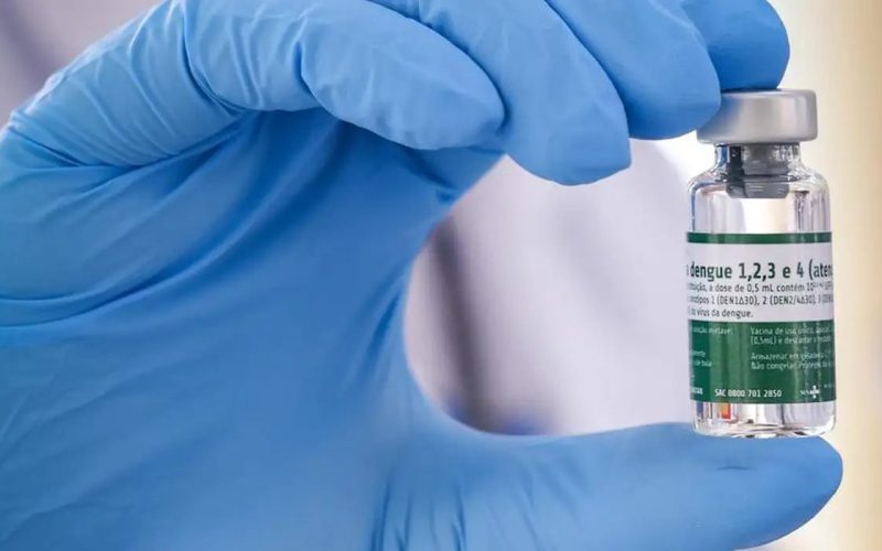 Início da imunização de 1,2 milhão de trabalhadores da saúde contra a dengue no território brasileiro