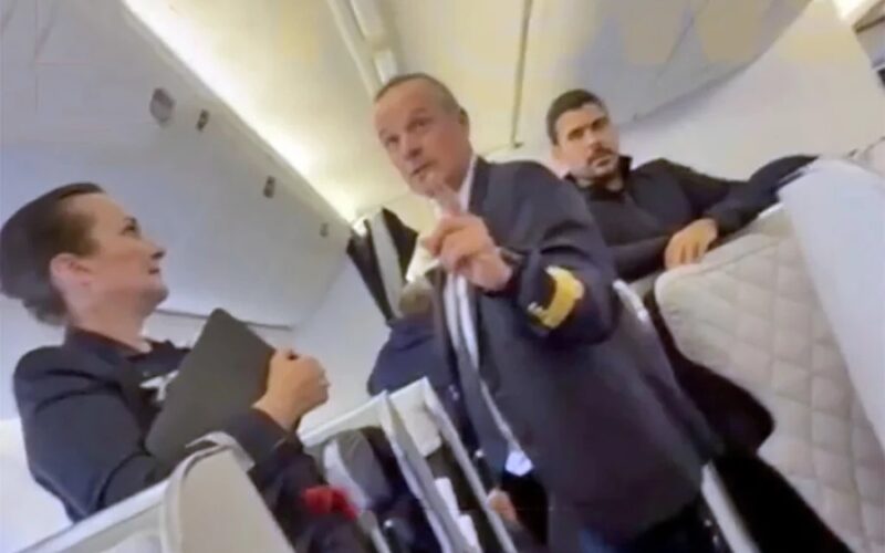 Brasileiros são retirados de voo na França por briga por lugar na classe executiva.