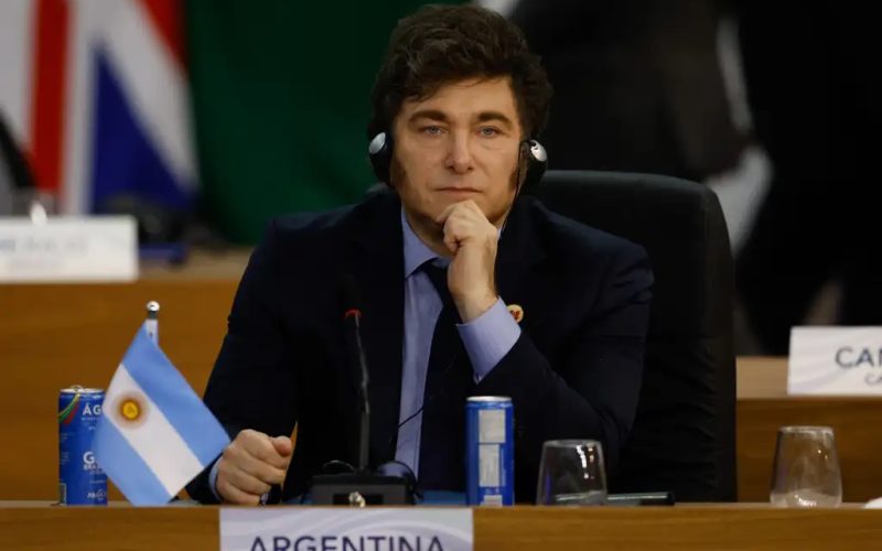 Argentina implementa reforma trabalhista para combater informalidade no mercado e flexibiliza regras de demissão e jornada de trabalho
