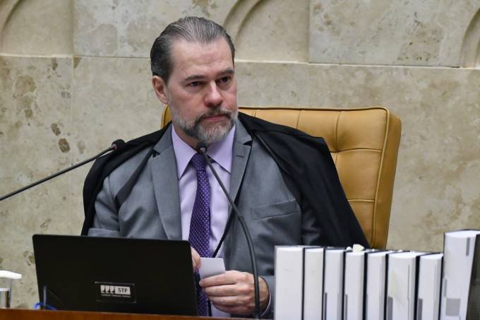 Divisão no Supremo à medida que investigações avançam nas fraudes do Banco Master.