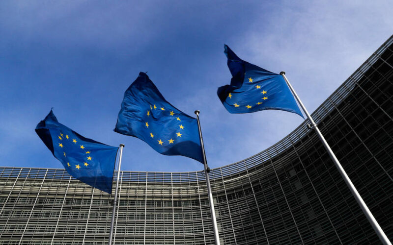 União Europeia convoca reunião de emergência em resposta a anúncio de tarifas dos EUA