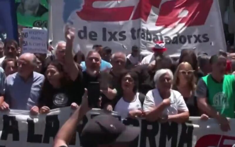Greve geral convocada pelos sindicatos argentinos em protesto contra a reforma trabalhista.