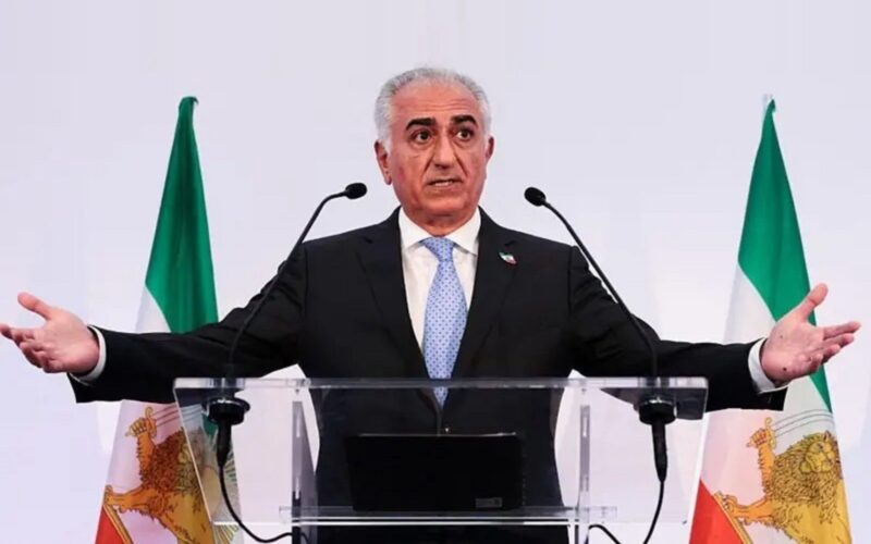 “Herdeiro do último xá iraniano apela por envolvimento militar dos EUA na nação sob o controle dos aiatolás”