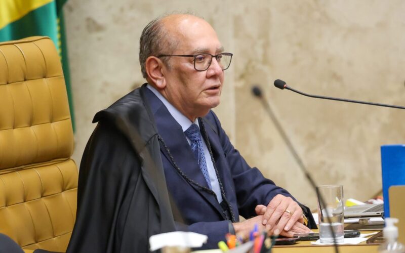 Gilmar Mendes, do STF, determina prazo de 48 horas para Santa Catarina justificar lei contra cotas raciais nas universidades.