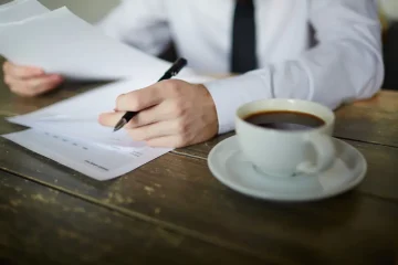 Entendimento dos Tribunais sobre Cláusulas Abusivas em Contratos Imobiliários, por Adonis Martins Alegre