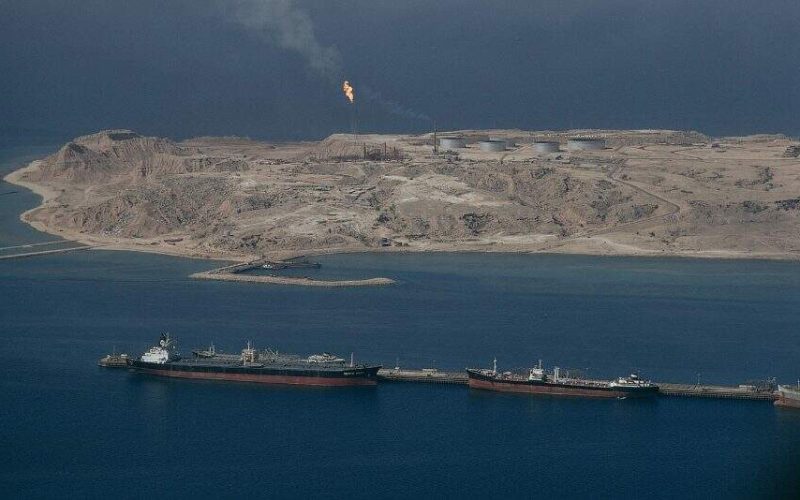 Irã aumenta tensões no Golfo ao obrigar recuo de navios no estreito de Ormuz
