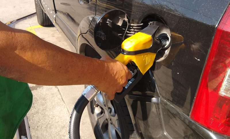 Aumento nos preços dos combustíveis no Brasil devido à instabilidade no mercado de petróleo oriunda do conflito no Irã: fique por dentro das consequências.