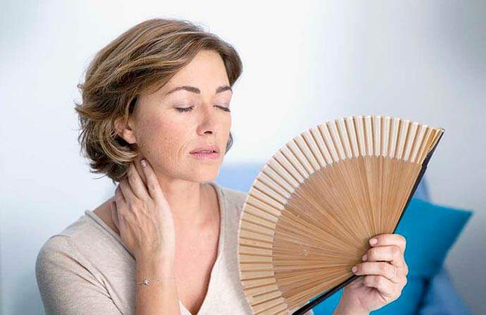 A rotina de 87,9% das mulheres em menopausa é afetada por sintomas, aponta estudo.