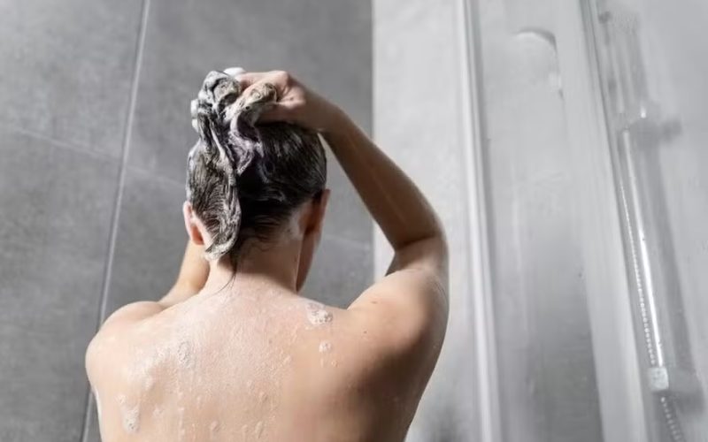 Com que frequência é recomendado lavar o cabelo? Estudo revela a resposta