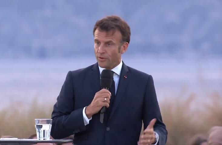 Macron revela plano para ampliar arsenal nuclear da França
