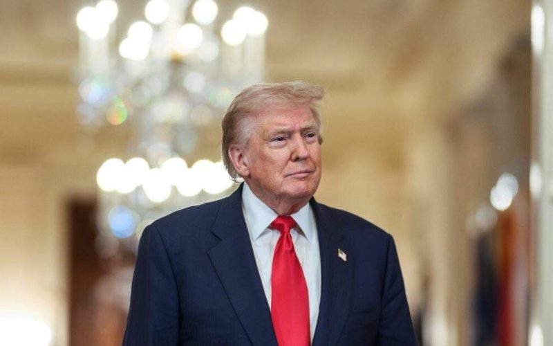 Donald Trump solicita a colaboração de “aproximadamente sete” nações para vigiar o Estreito de Ormuz contra o Irã.