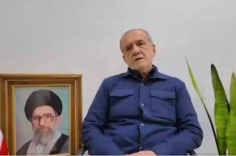 Líder iraniano desafia pressão dos EUA e pede desculpas por ataques a nações vizinhas