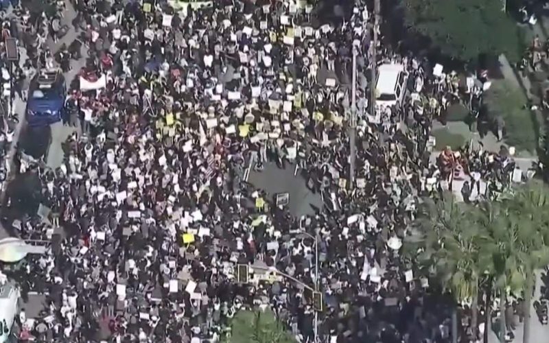 Milhões de pessoas marcham contra Trump em diferentes cidades dos Estados Unidos