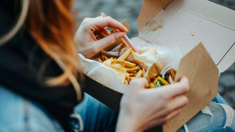 Novo estudo aponta associação entre consumo de alimentos ultraprocessados e infertilidade feminina; saiba mais