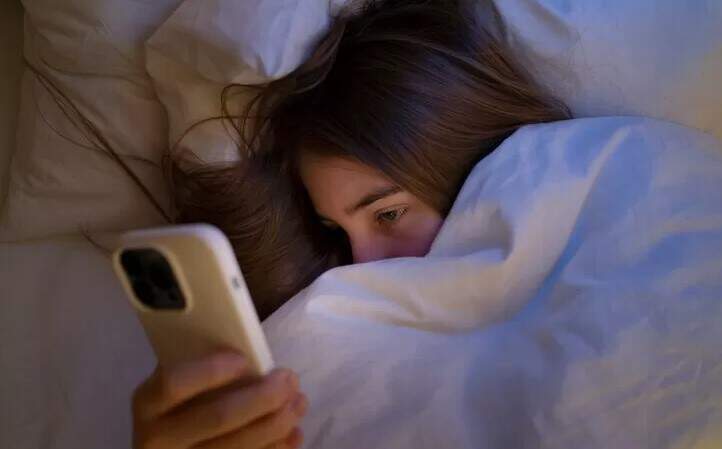 Estudo mundial aponta efeitos prejudiciais das redes sociais na saúde mental dos jovens