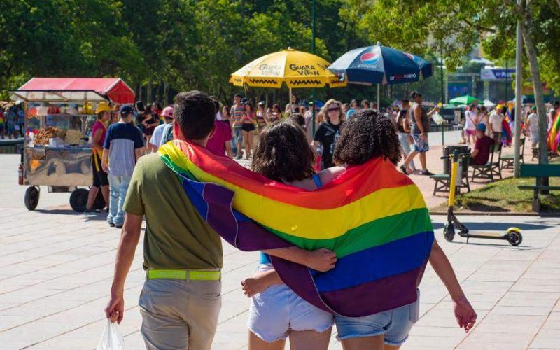 Estudo da USP aponta que jovens LGBTQIA+ enfrentam o dobro de probabilidade de consumo de substâncias ilícitas