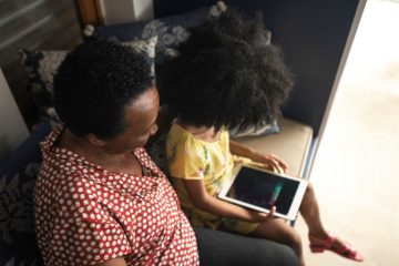 Governo abre consulta pública para guia de inclusão digital da pessoa idosa