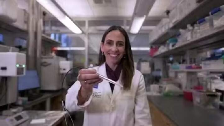 Inventora brasileira de caneta anticâncer expõe discriminação vivida nos EUA